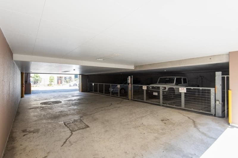 セザール仲池上3枚目